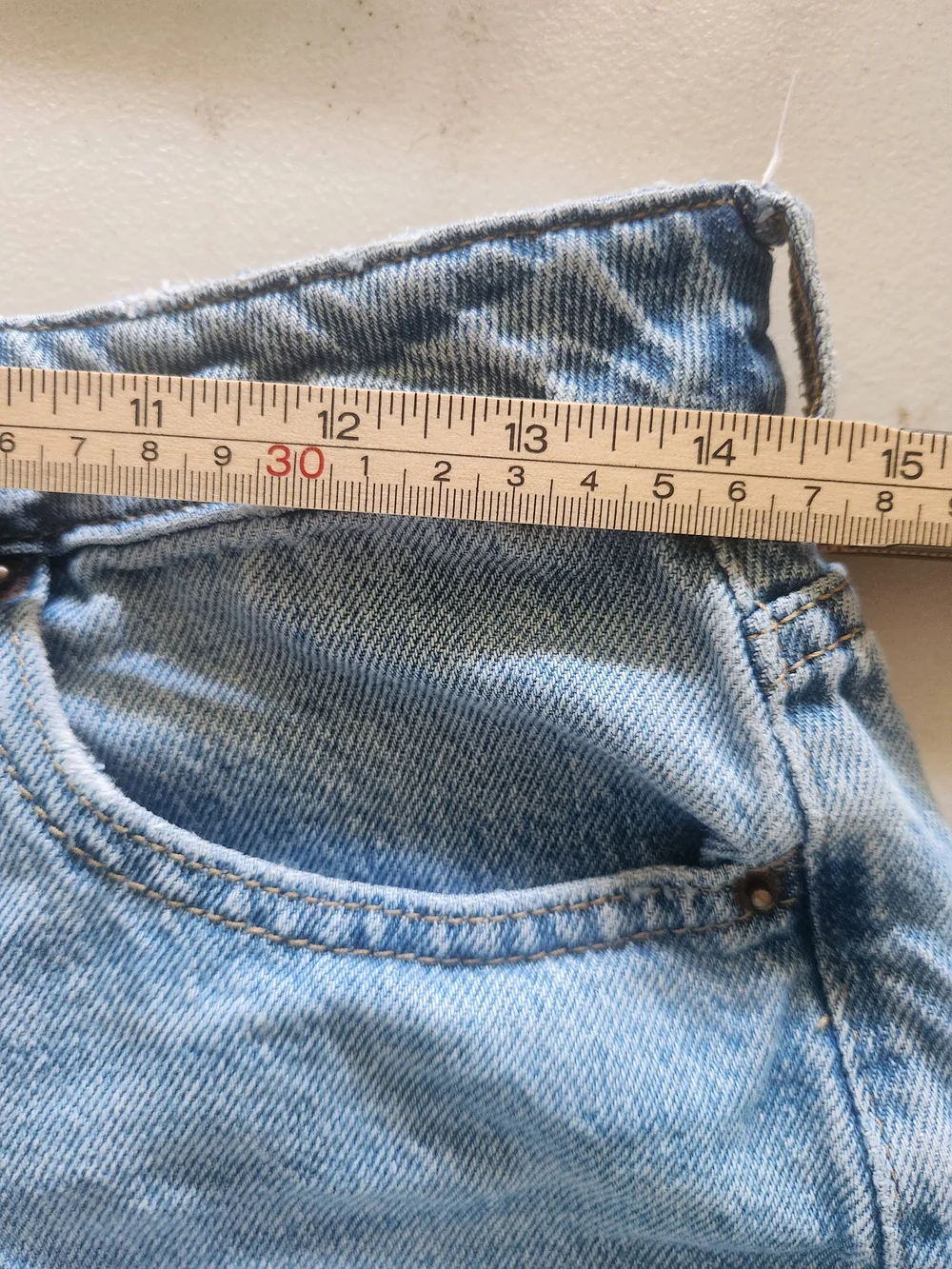 PacSun High Rise Distressed Denim Shorts Y2K Style Light Wash Approx 28 Waist